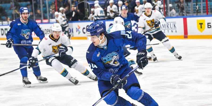 Итоги дня: Неожиданное фиаско «Барыса», битвы в Сибири и на Урале, скука в Москве и разгром в Минске