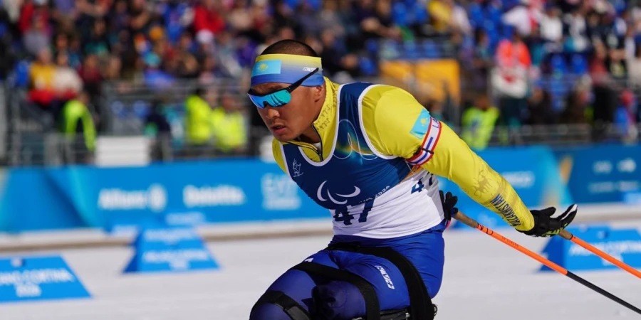 Сборная Казахстана отметилась первой медалью на зимних Паралимпийских играх-2026