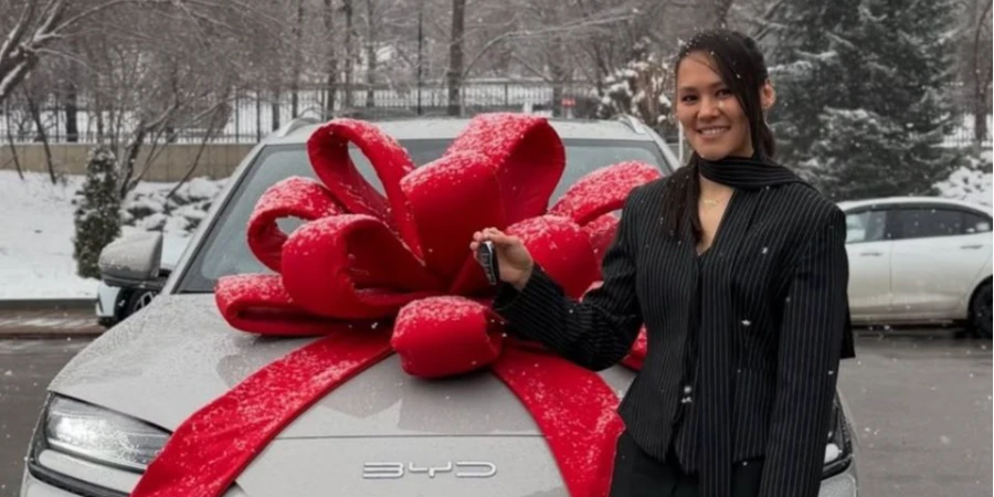 Алуа Балқыбекова темір тұлпар тізгіндеді