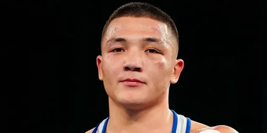 Казахстанский боксер уверенно завоевал золотую медаль ЧА-2026