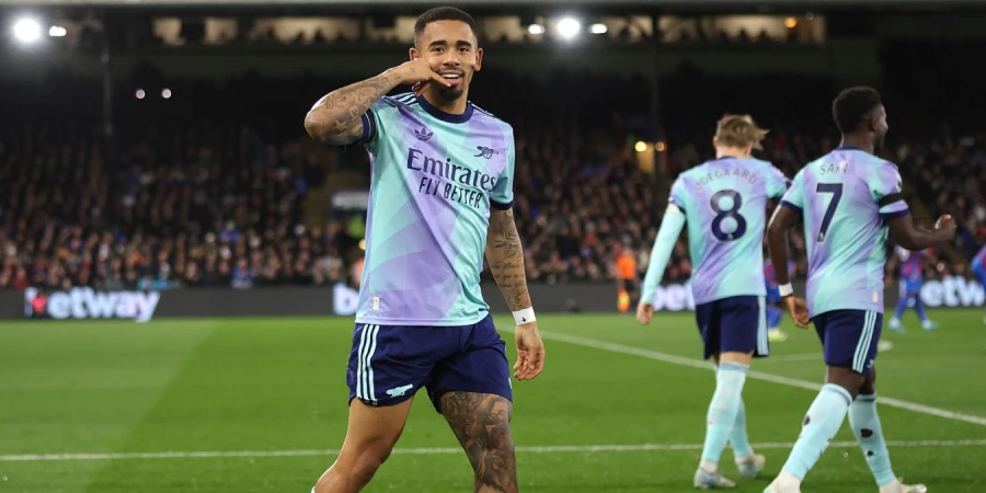 Жезус объяснил празднование гола с религиозной футболкой