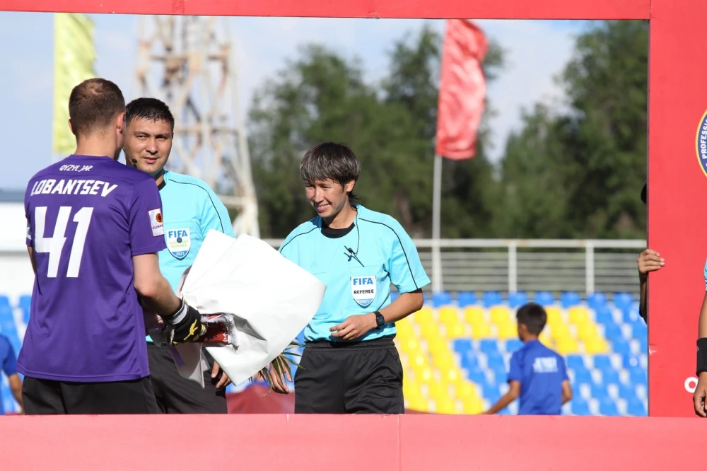 ҚПЛ-да ойын басқарған тұңғыш әйел төреші мансабын аяқтайды