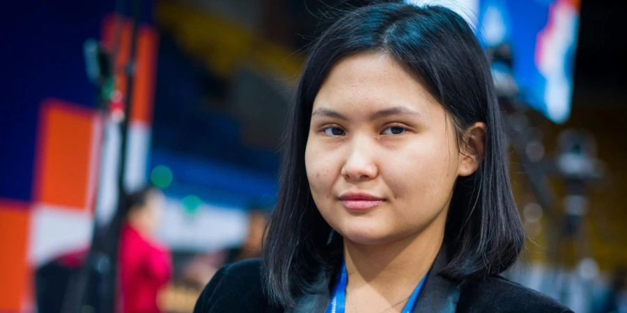 Казахстанская шахматистка разнесла соперницу и вышла в финал ЧМ по блицу