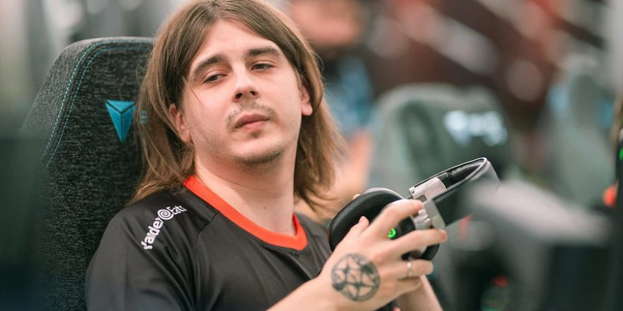 Артем «Fng» Баршак временно возглавил Virtus.pro по Dota 2