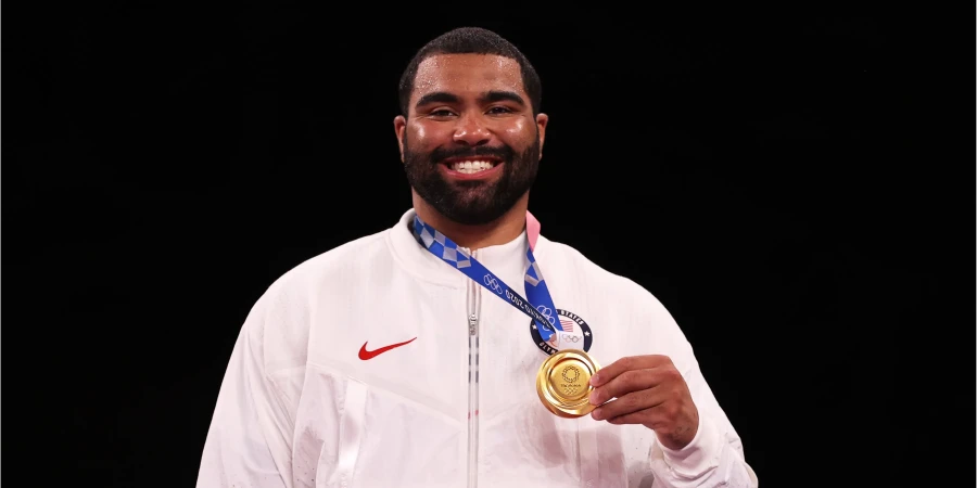 Олимпийский чемпион Гейбл Стивсон потерпел брутальное поражение на UFC 331. Видео
