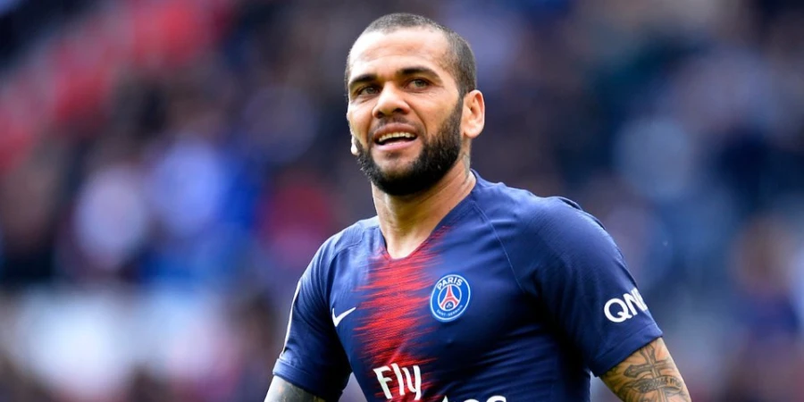 Дани Алвес хочет купить португальский клуб и продолжить карьеру