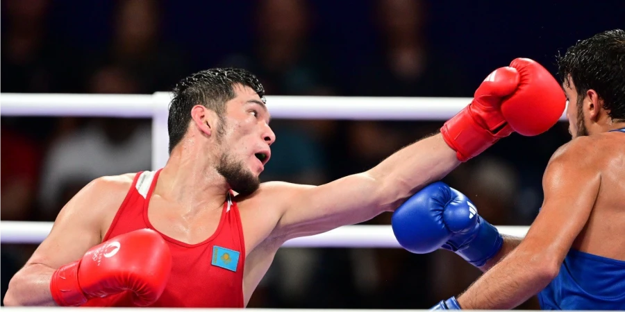 Казахстанец победил единогласным решением судей