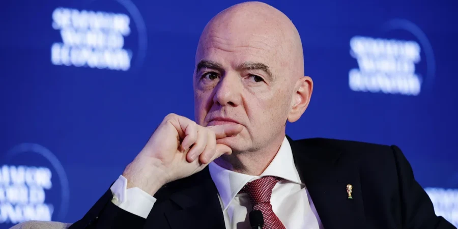 «ФИФА нужен лидер, а не торговец». На Таймс-сквер в Нью-Йорке разместили баннер против Инфантино