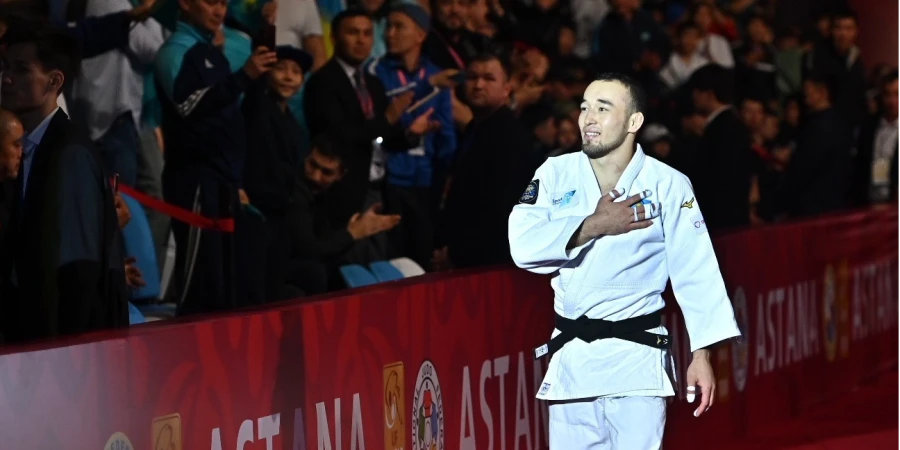Абылайхан Жубаназар досрочно выиграл схватку за "бронзу" на Grand Slam в Астане