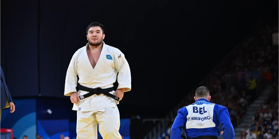 Нурлыхан Шархан с досрочной победы стартовал на чемпионате мира по дзюдо