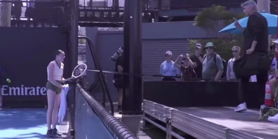 Тренер покинул корт в разгар игры из-за ссоры с подопечной