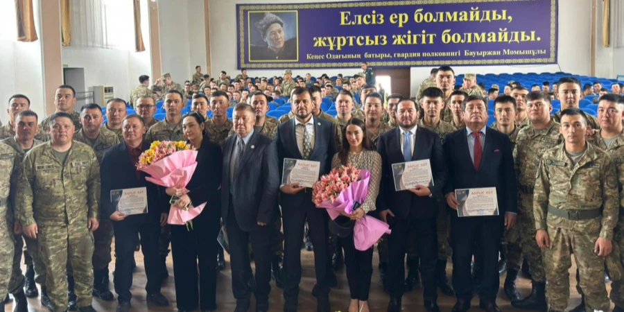 Әбиба Әбужақынова әскери қызметшілермен кездесті