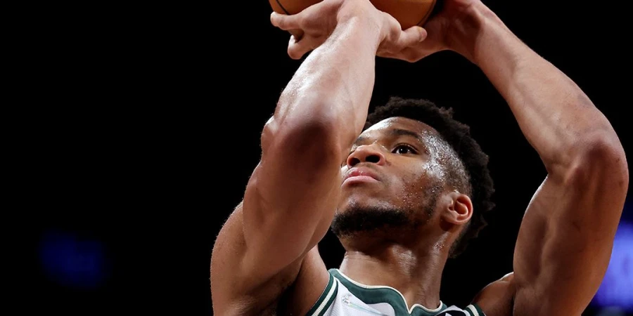 Яннис Адетокунбо выбрал любимого футболиста между Месси и Роналду