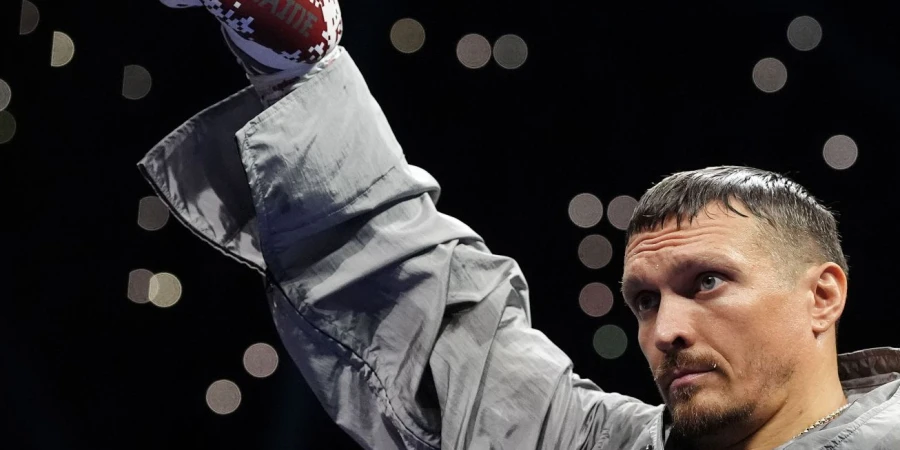 Усик проведет турнир для молодых боксеров в Киеве