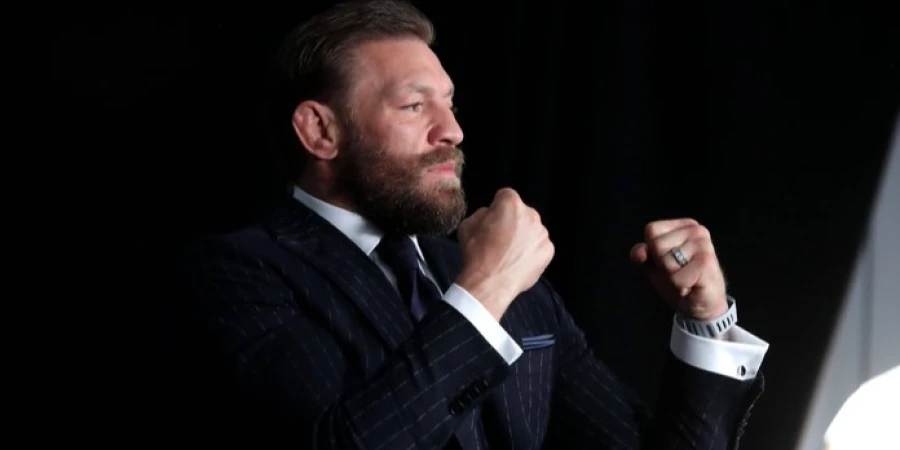 Конор Макгрегор превратил пресс-конференцию UFC в концерт (видео)