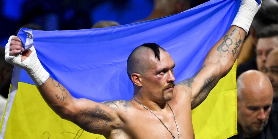 Усик обозначил свой план на карьеру и назвал любимого бойца