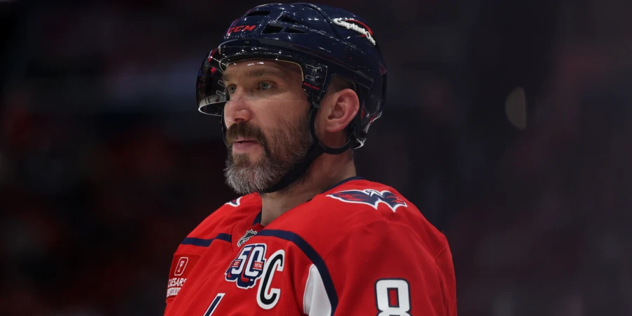 НХЛ. Вашингтон Кэпиталз — Бостон Брюинз. Овечкин в двух голах от тысячи. Прервется ли голевая засуха в матче с «Медведями»? Прямая трансляция