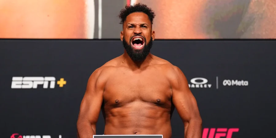 Топовый тяжеловес UFC затребовал бой за временный титул