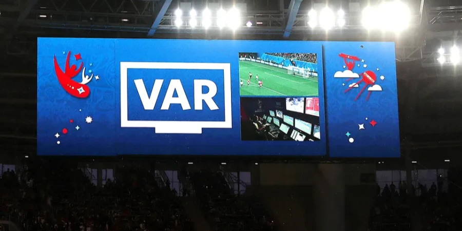 Мишель Платини раскритиковал введение VAR