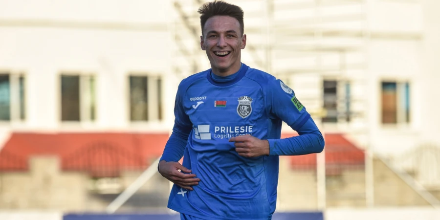 «Алтай» Денис Митрофановпен келісімшартқа отырды