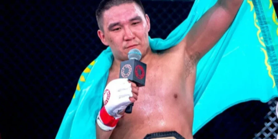 Карим Рузбакиев OCTAGON лигасының ауыр салмақтағы жаңа чемпионы атанды