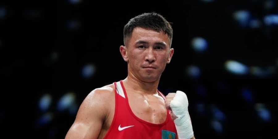 Махмуд Сабырхан победил узбекистанца на чемпионате Азии по боксу
