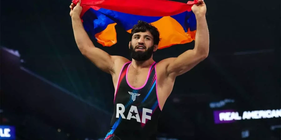 Топовый боец UFC Царукян проведет борцовскую схватку на турнире RAF