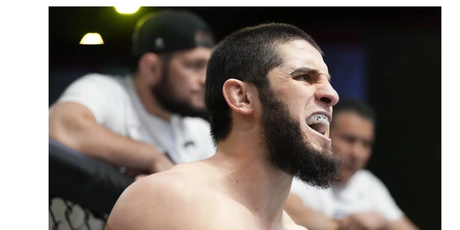 Фанатка Шавката Рахмонова оценила молниеносный прием Ислама Махачева