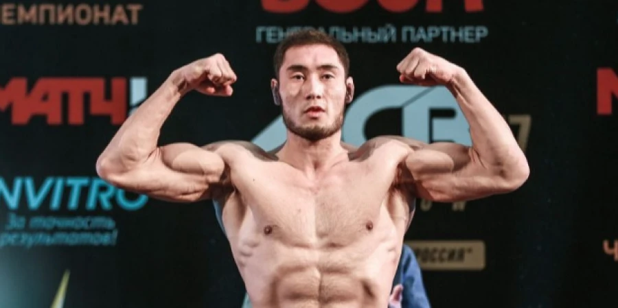 Отказавшийся от UFC казахстанский боец Асылжан Бакытжанулы капитулировал на турнире в Сочи