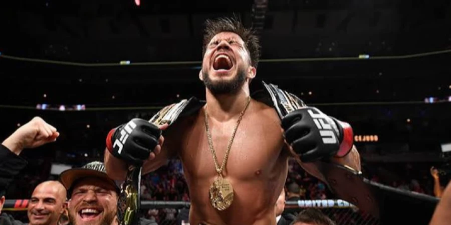 Побывавший в Казахстане экс-чемпион UFC обрушился с критикой на судейство