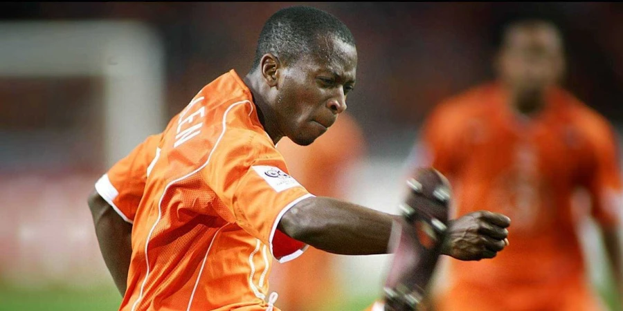 Кастелену вменили отмывание финансов через Китай