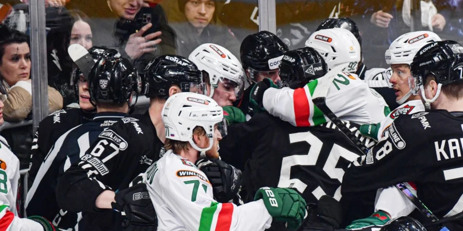 Коллектив казахстанского тренера "размочил" счет в серии