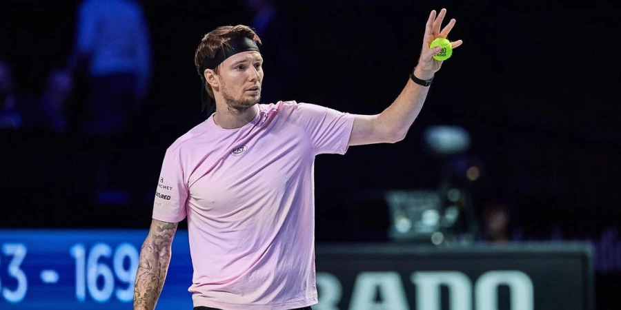 Александр Бублик пробился в третий круг турнира категории «Мастерс» в Париже