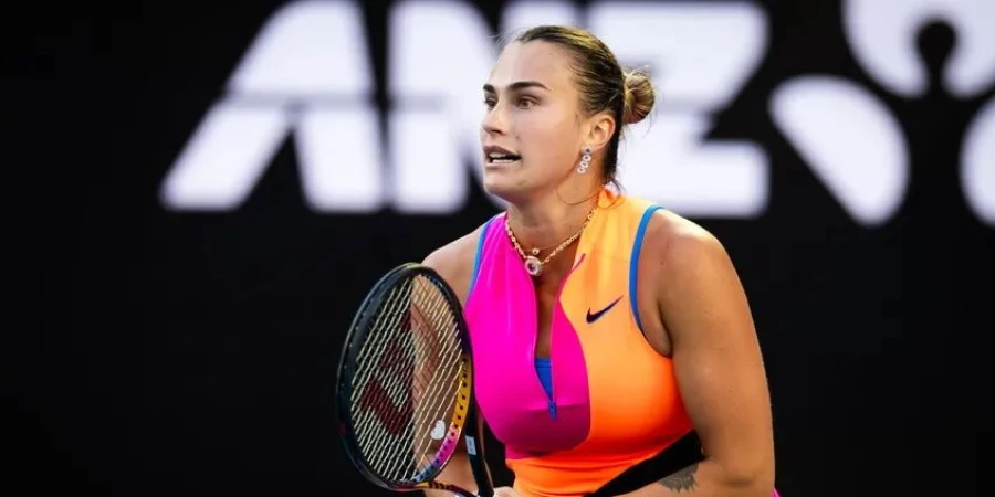 Арина Соболенко - Чжосюань Бай. Принципиальная соперница Рыбакиной идет за очередным «Шлемом». Прямая трансляция матча Australian Open