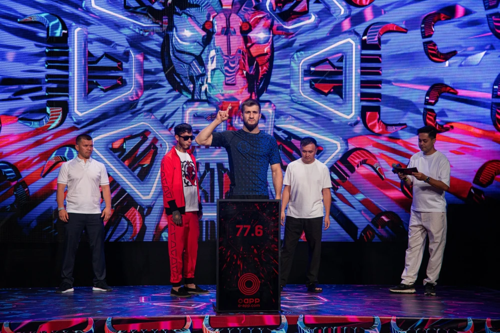 Нокаутом завершился бой россиянина и казахстанца на турнире OCTAGON 89