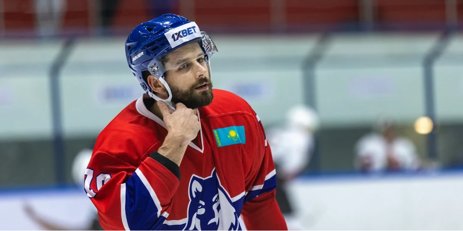 Казахстанский хоккеист подписал контракт с клубом КХЛ