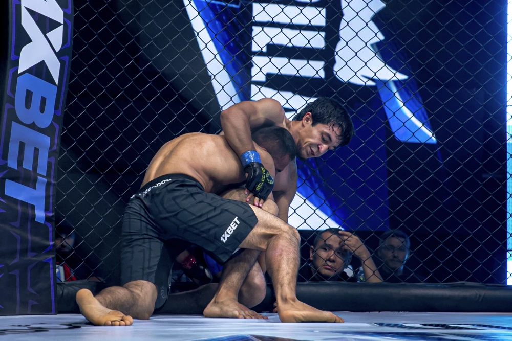 Казахстанский боец оформил досрочный финиш на турнире OCTAGON