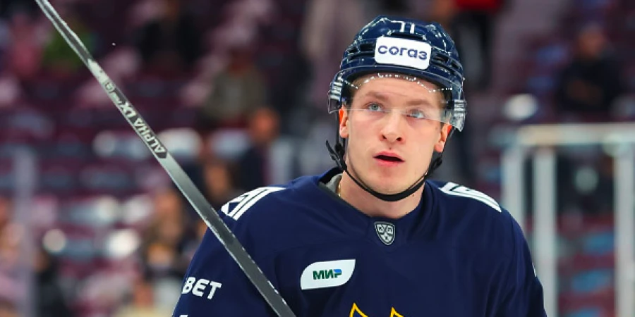 Казахстанец переписал личную историю в КХЛ