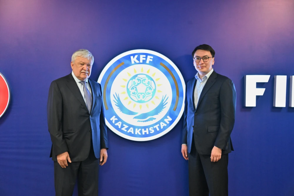 ФИФА вице-президенті Шандор Чаньи Қазақстанға келді