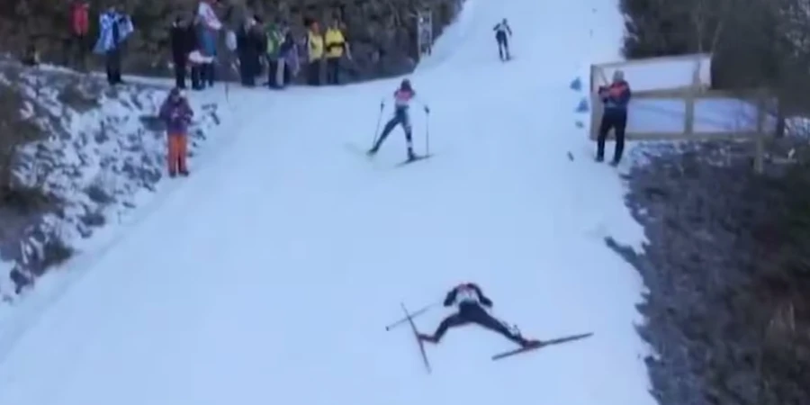 Драматичный момент на Кубке мира: фаворитка рухнула на трассе без сил. ВИДЕО