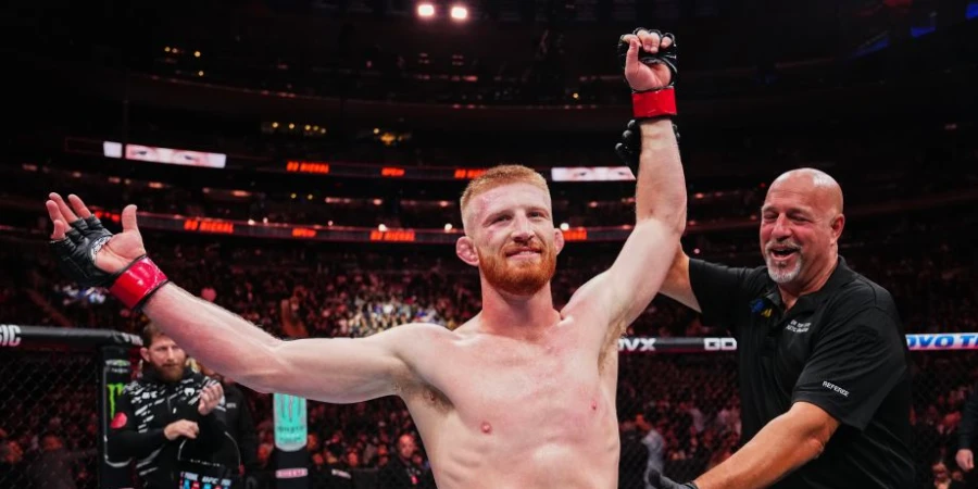 Базовый борец одержал сенсационную победу нокаутом на UFC 322. ВИДЕО