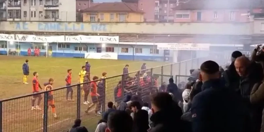 Болельщики устроили дикую драку на стадионе