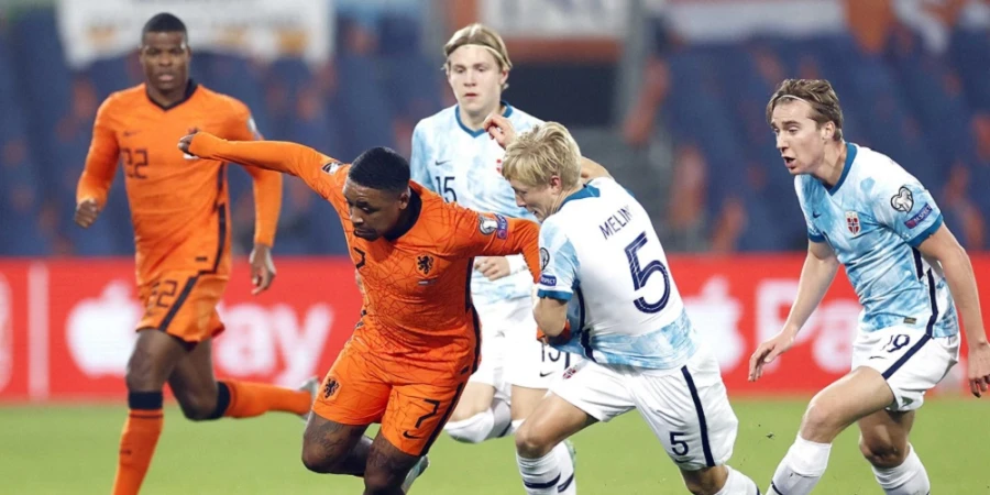 Нидерланды — Норвегия: роскошный товарняк на амстердамской «Йохан Кройф Арене»