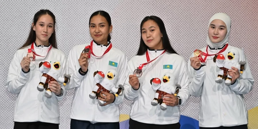 Казахстанские фехтовальщицы завоевали «бронзу» на чемпионате Азии-2026