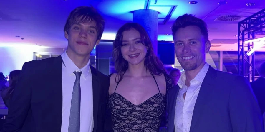 Самоделкина поделилась редкими фото с банкета фигуристов