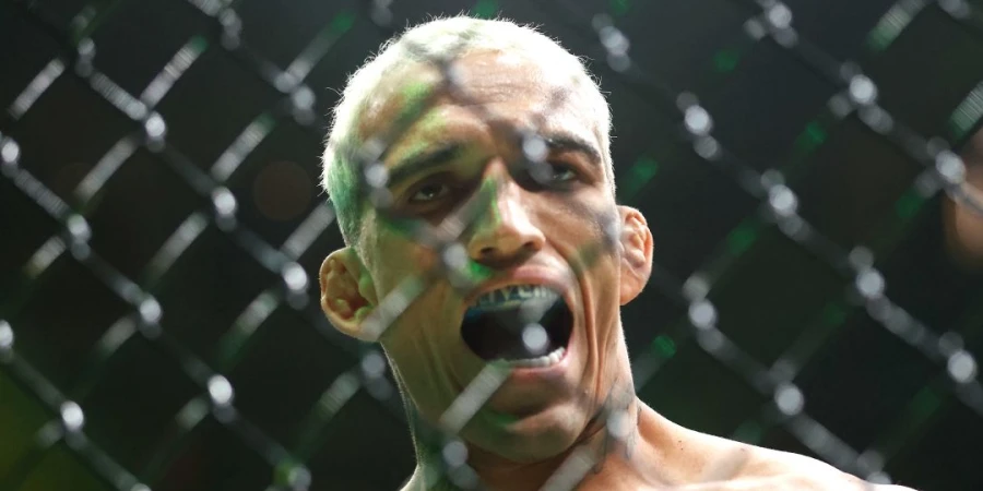 Чарльз Оливейра обновил сразу три рекорда UFC после победы над Матеушем Гамротом