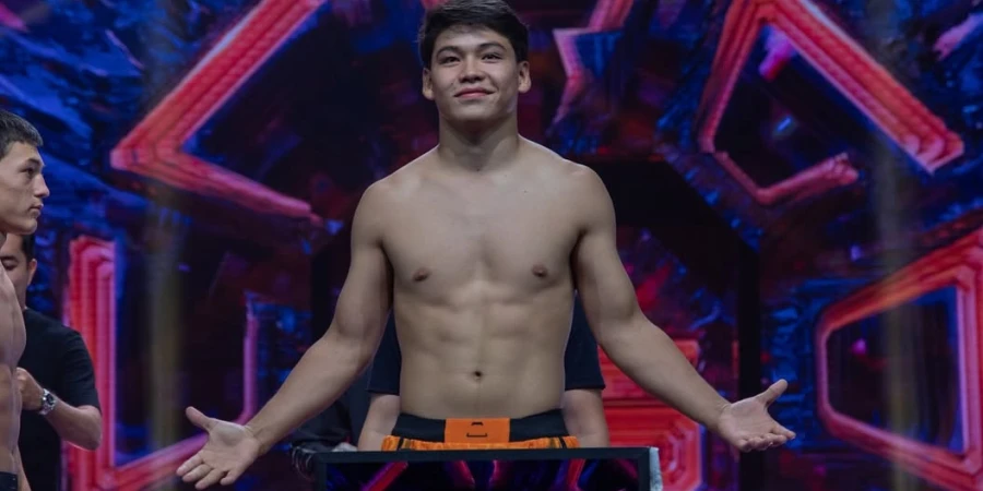 Проспект из Казахстана сотворил апсет в бою со скандальным узбеком на OCTAGON 83