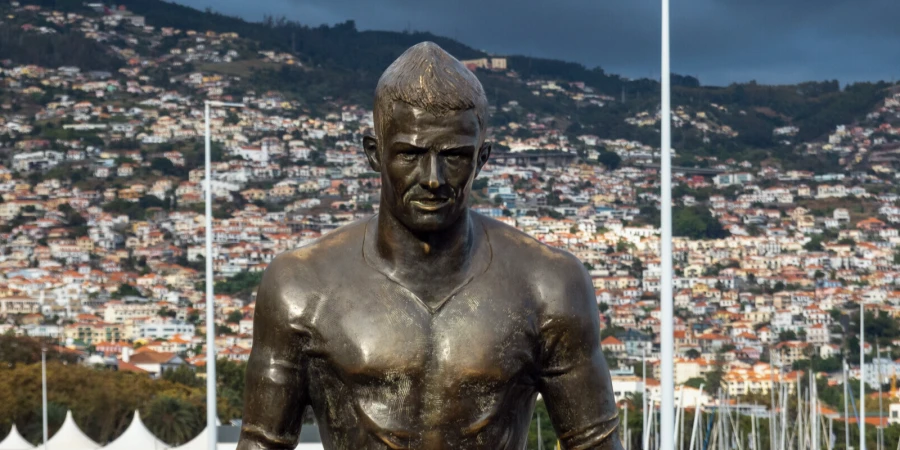 Неизвестный поджег статую Криштиану Роналду на Мадейре