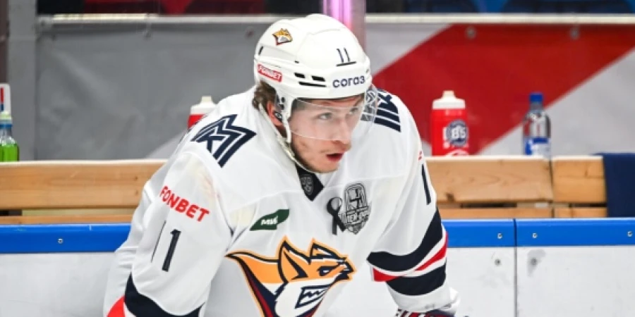 Игрок атаки сборной Казахстана "вытащил" лидера КХЛ из "ямы"