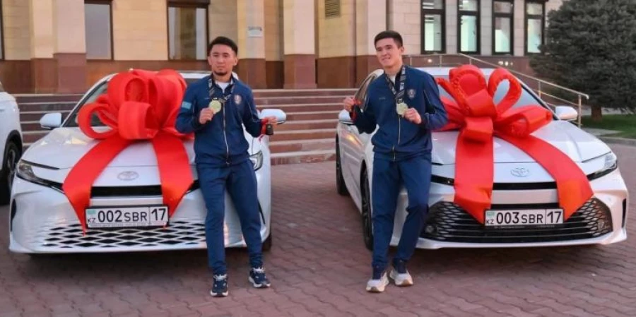 Шымкентте боксшы ағайынды Сабырхандарға құрмет көрсетілді